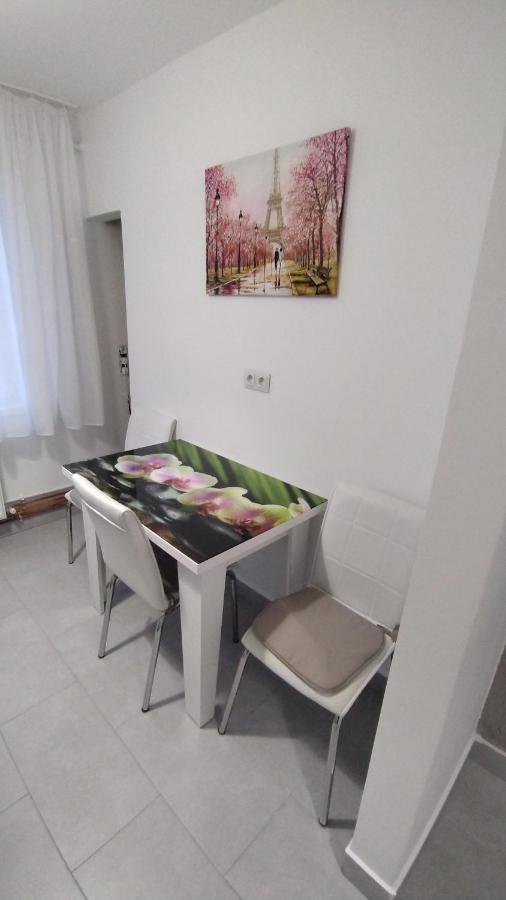 Ana Apartament รึมนิคูวัลเจีย ภายนอก รูปภาพ